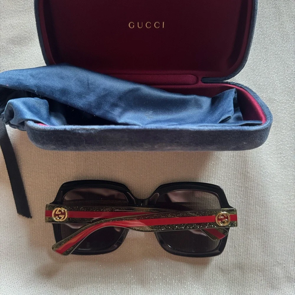 Gucci Women's Black Rectangular Oversized Sunglasses - Picture 3 of 8